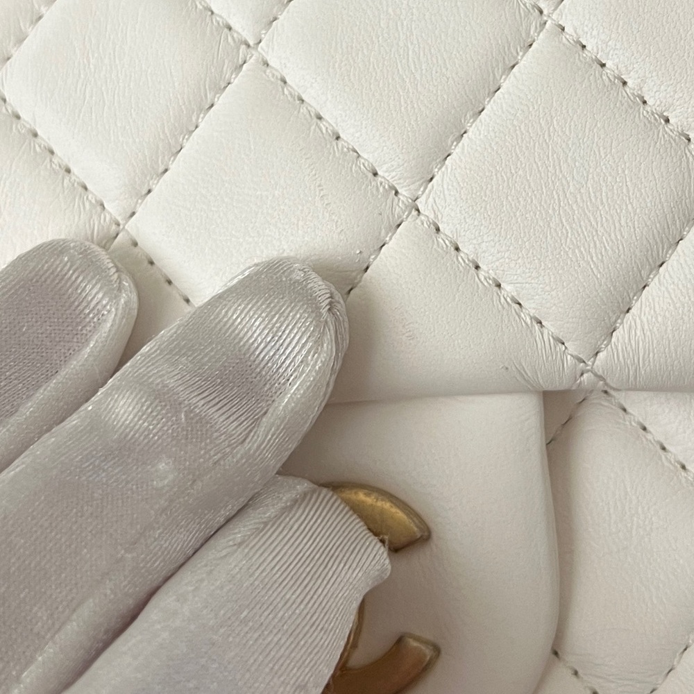 Auth Chanel White Pearl Crush Mini Square - Lambskin w/ Aged Gold Hardware - Picture 7 of 16